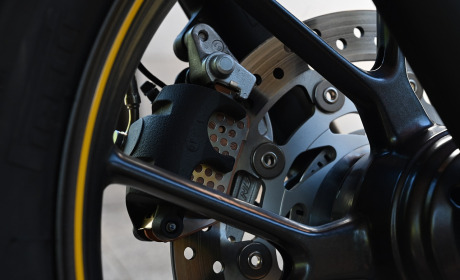 What is a brake caliper and what are its faults?